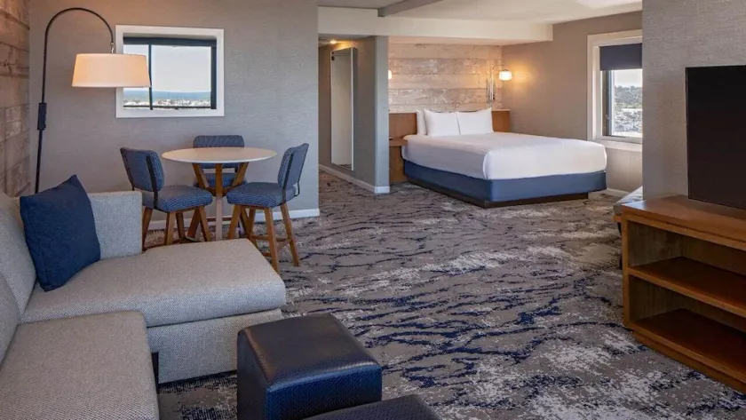 2 Connecting Suites at a 4⭐️ Hotel - Image 1