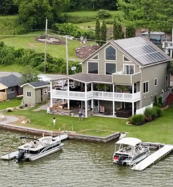Charming lake side retreat great for family time or a romantic getaway! - Image 1