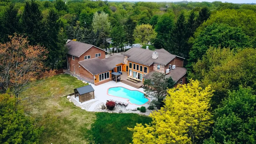 Amazing Luxury Estate i hjärtat av Poconos med privat uppvärmd pool och bubbelbad - Image 1