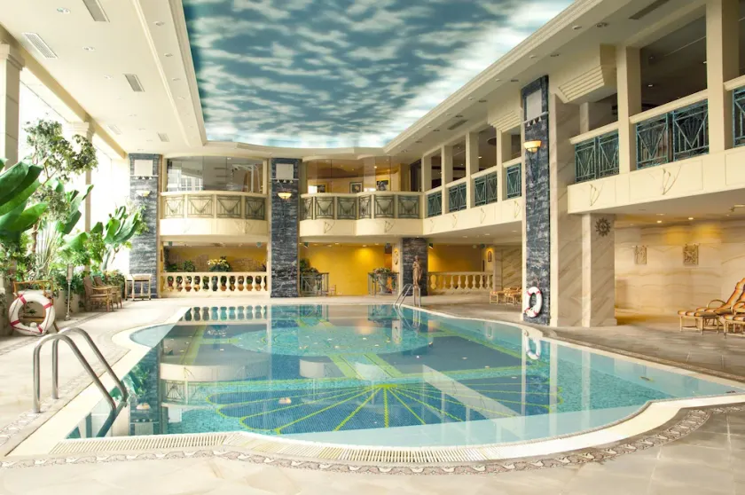 New Orient Landmark Hotel - Image 1
