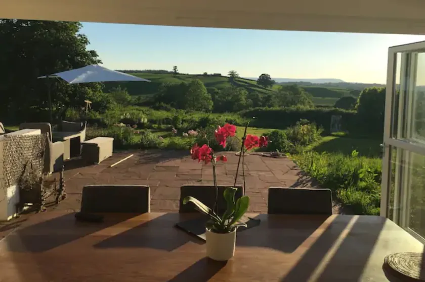 Stunning Welsh Farmhouse, Panoramic Views, Pizza Oven + Hot Tub - Image 1