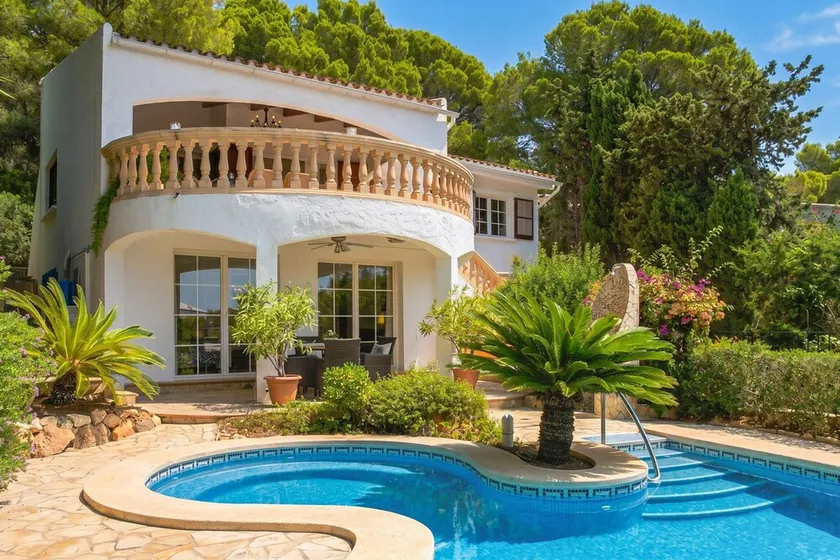 Villa mediterránea con impresionantes vistas al mar en Costa delaCalma, Mallorca - Image 1