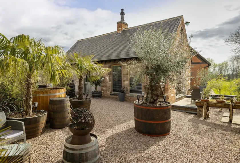 The Well House is a romantic, unique and cosy retreat for two - Image 1