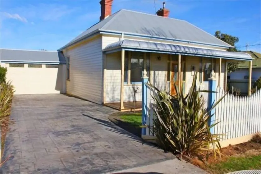 Number 12 - located at Hamilton VIC - Image 1