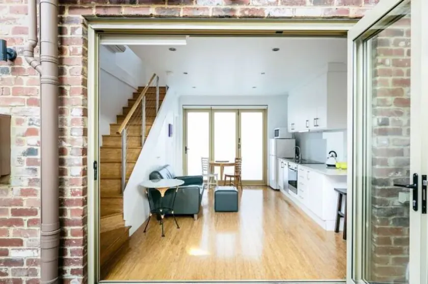 Central apartment with private courtyard, walk everywhere in Fremantle! - Image 1
