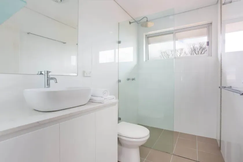 MadeComfy Trendy Apartment on Dee Why Beach - Image 1