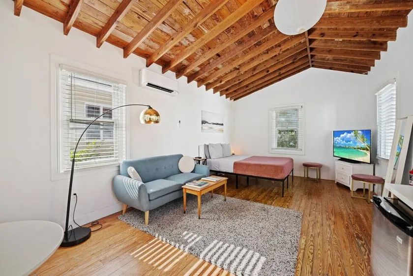 Cozy Rustic Getaway in Coral Gables - Image 1