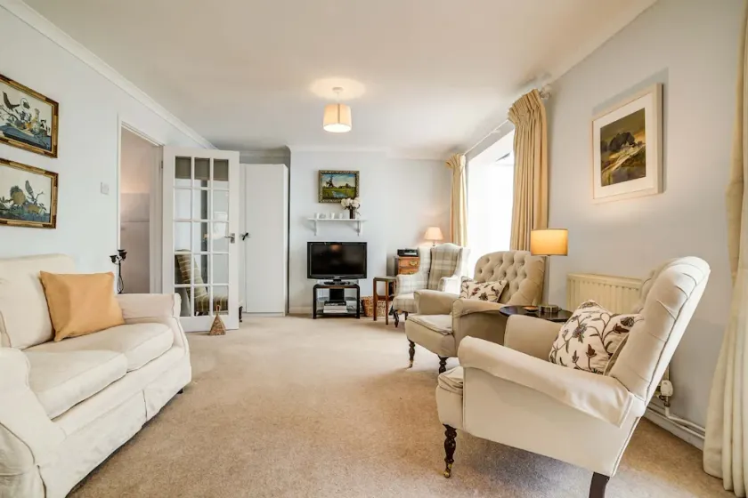 High Trees Blenheim View | Woodstock Holiday Let | 3 Beds & Sleeps 5 - Image 1