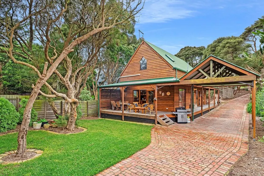 Stunning holiday home that has you feeling like you are in a Swiss chalet - Image 1