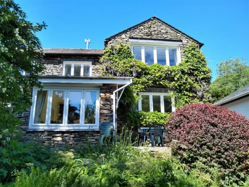 Sleeps 6 guests  in 3 bedrooms - Image 1