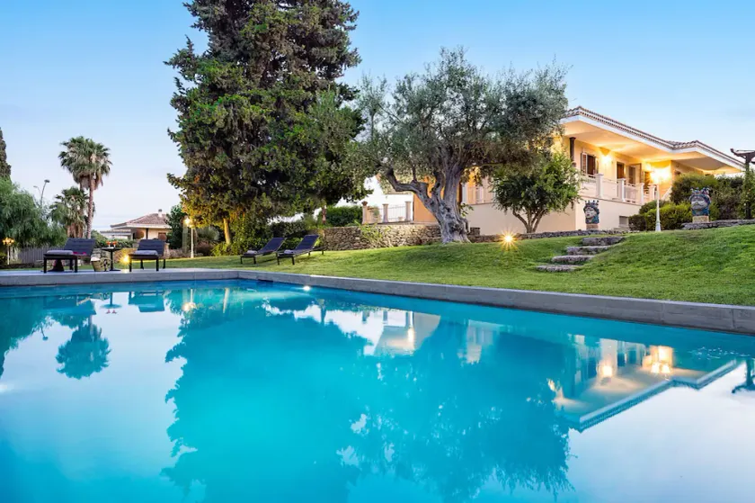 Villa with private pool in Syracuse, Sicily - Image 1