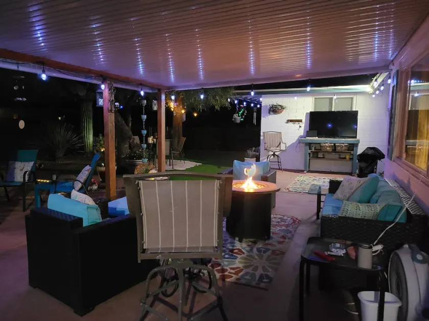 Only 4.8 miles from State Farm- Cardinals- stadium. Lovely 2+ bedroom home - Image 1