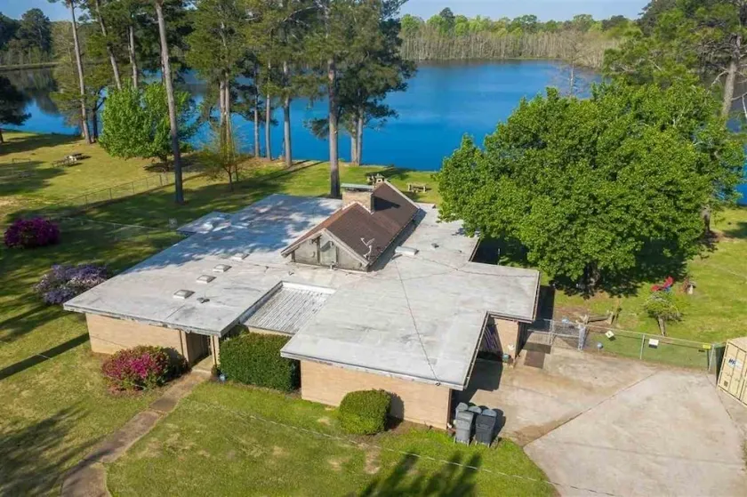 Legacy Estate Lake House - Image 1