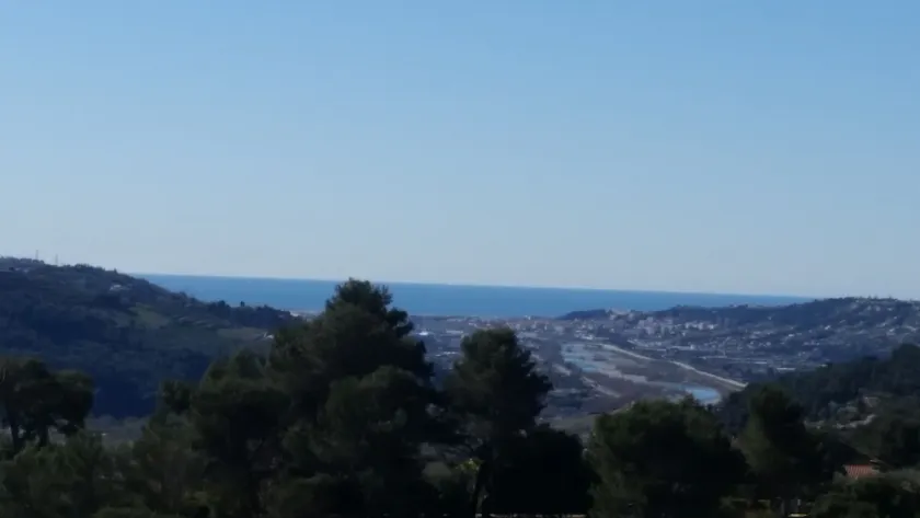 Superbe 3P dans villa avec vue mer et collines - Image 1