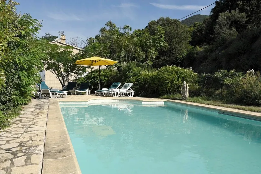 Midt i en olivenlund sover huset 6/8 med privat pool - Image 1