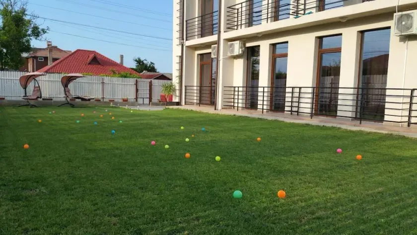 Vila 21A - Piscină, parcare gratuită, zonă liniștită aproape de plajă - Image 1