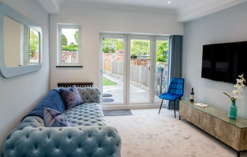 Luxury Hidden Gem in the Centre of Lymm Village - Image 1