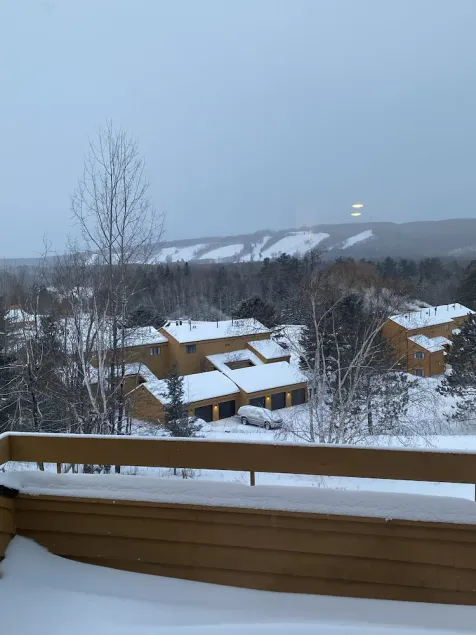 Fantastic view of The Highlands! Comfortable 2-bedroom w/loft condo. Come relax. - Image 1