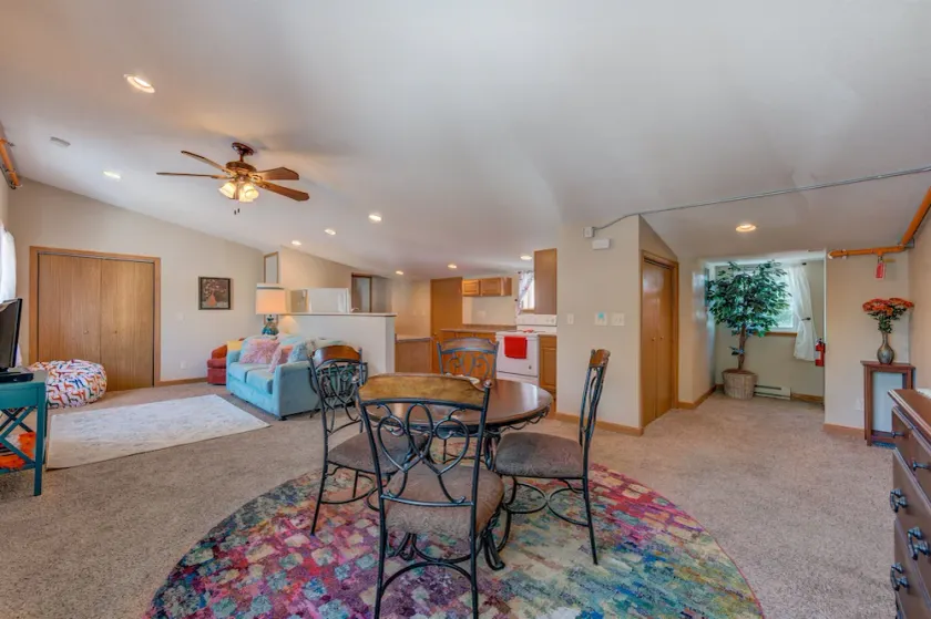 2BR Condo Near Lake w/ Sunny Bedrooms - Moonbeam - Image 1