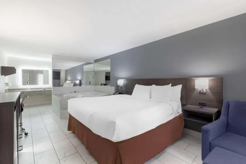 Downtown Inn & Studio Suites - Image 1