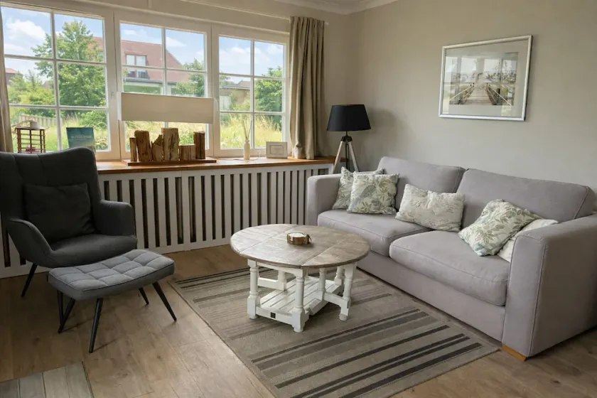 Bright apartment with direct access to the garden - Image 1