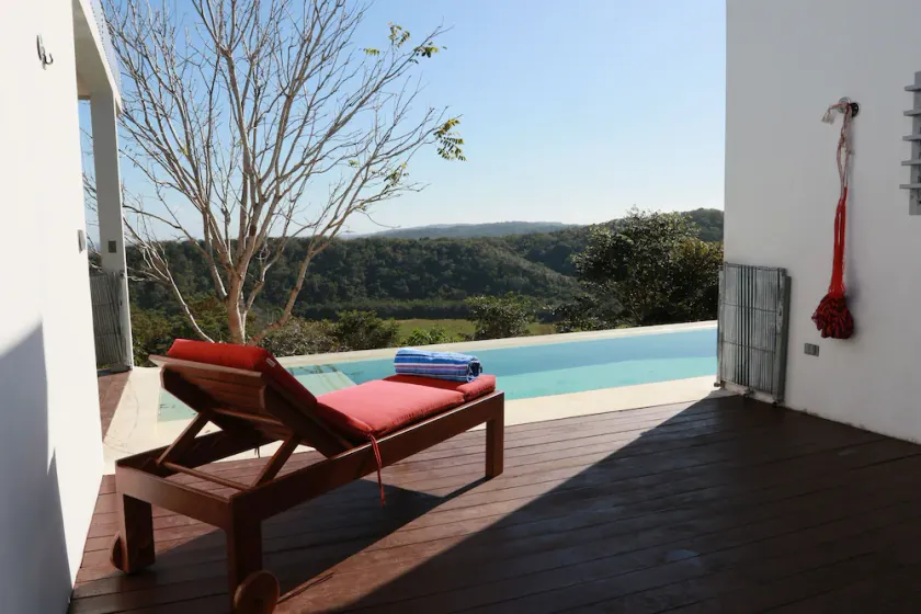 Schönes modernes Haus mit beeindruckendem Panoramablick und Pool für Vogelliebhaber - Image 1