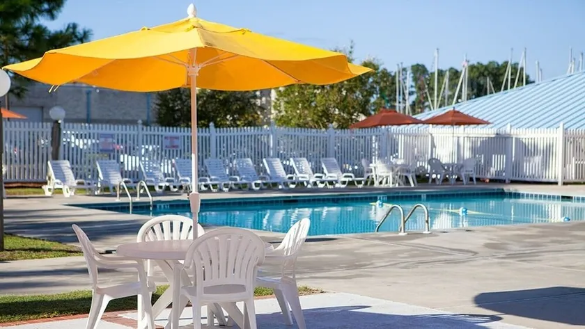 1BR Deluxe Retreat Near Nature & Activities - Image 1