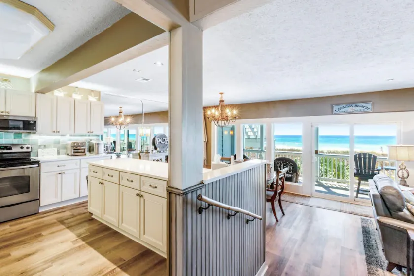Oceanfront, 1er étage (inférieur), entièrement mis à jour, luxueux 3-BR, 3-Bath Condominium - Image 1