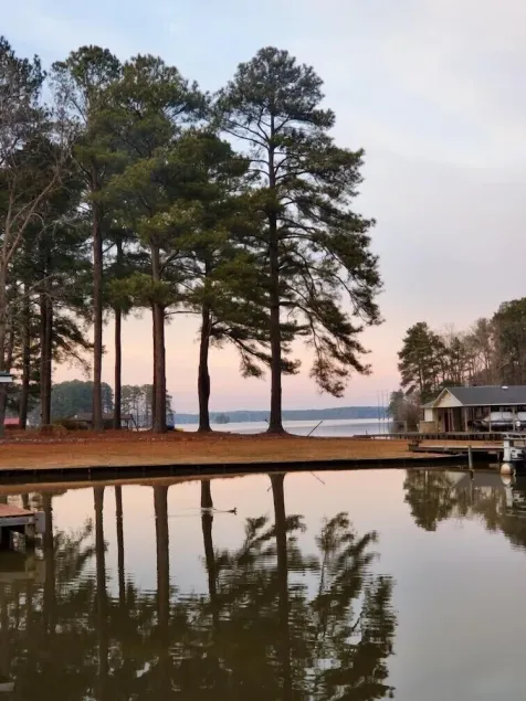 Waterfront - Lake Gaston Charming lakefront cottage - Image 1
