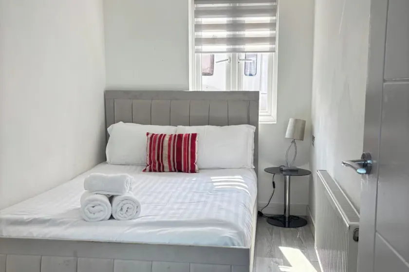 2 Bed-Sleeps 5-Free Parking-Pet Friendly - Image 1