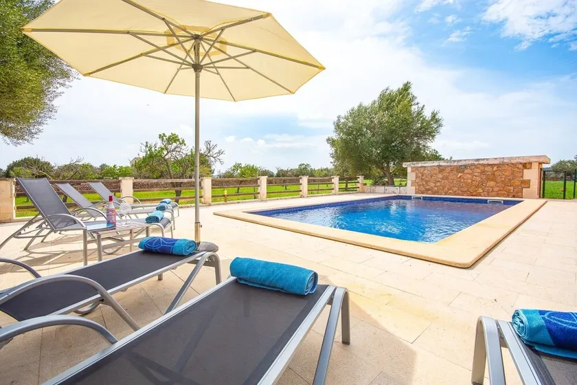 Holiday Home \"Can Cuixa\" with Pool, Wi-Fi, Air Conditioning & Garden - Image 1