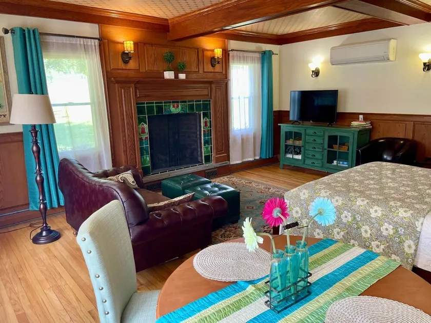 Elegant Studio on Tannersville Main Street - Image 1