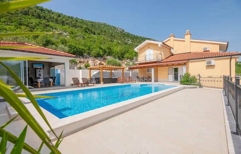 Stunning Home In Vrgorac With Wifi - Image 1