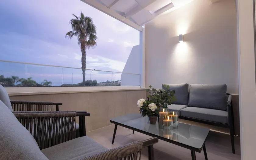 Luxury Marina Beach Stay - Image 1