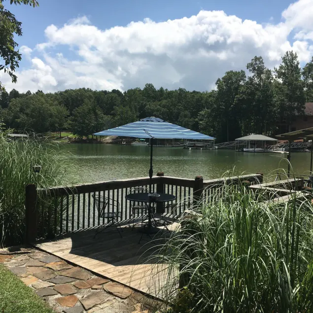 20 minuter till Clemson - Ombyggd 4 BR / 3 BA Waterfront - Image 1