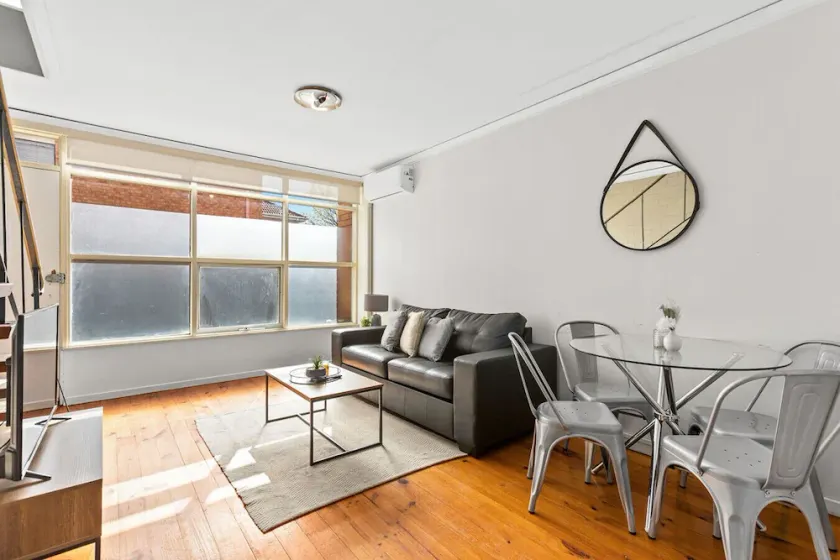 Domi Rentals - The Murra Apartments - Image 1