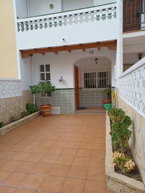 MAISON DE VILLE AVEC PATIOS, BBQ, WIFI GRATUIT ET PARKING 5 'À PIED DE LA PLAGE - Image 1
