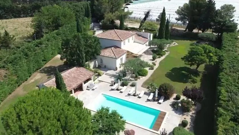 La Fraiseraie family home with 5000 m2 of wooded grounds - Image 1
