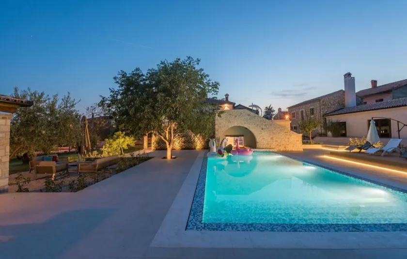 Luxurious estate Villa LV area, Umag swimming pool, Jacuzzi, sauna, fitness, BBQ - Image 1