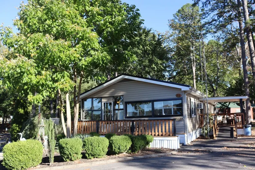 Birdsong Resort Cottage #12 View of KY Lake - Camden TN - Image 1