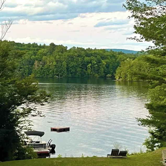 A spectacularly charming LAKE HOUSE on gorgeous Burden Lake! - Image 1