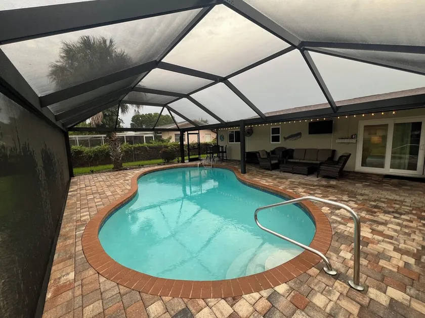 Pool Paradise Central - Cozy 3 BR, 2 Bathroom home with heated pool & lanai - Image 1