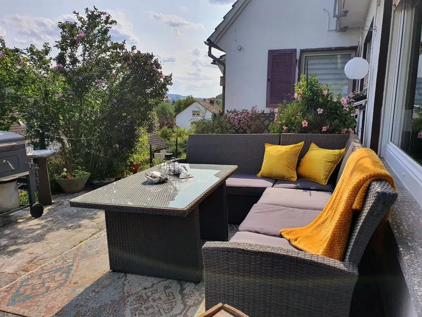 Tasteful and high-quality vacation apartment with large terrace and pool - Image 1