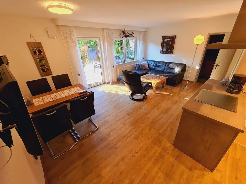 Apartment with Dog-Friendly Amenities - Image 1