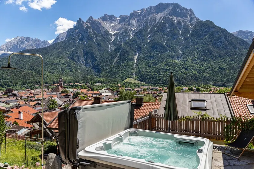 Chalet 'Zur Auszeit' con vista sulle montagne, terrazza privata e Wi-Fi - Image 1