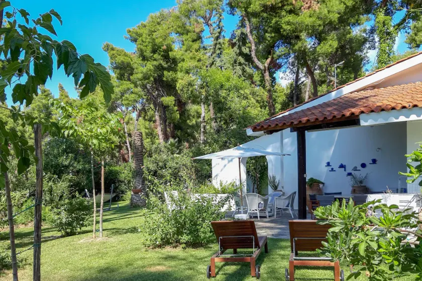 Villa Aurora à Sani avec jardin et piscine, par JJ Hospitality - Image 1