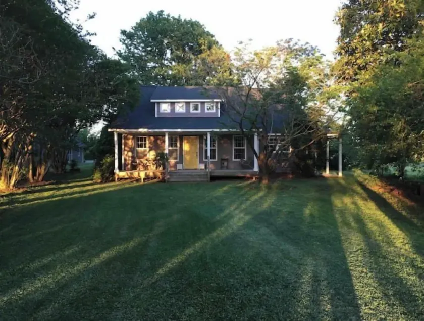 Gatekeeper’s Cottage at Chinaberry Grove.. - Image 1