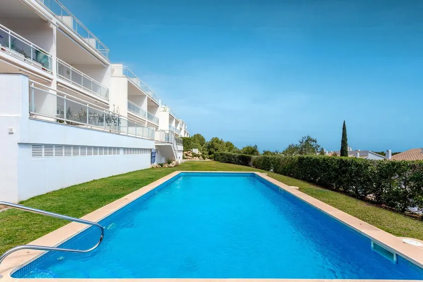 Apartamento 'Vista Faváritx' con piscina compartida, Wi-Fi y aire acondicionado - Image 1