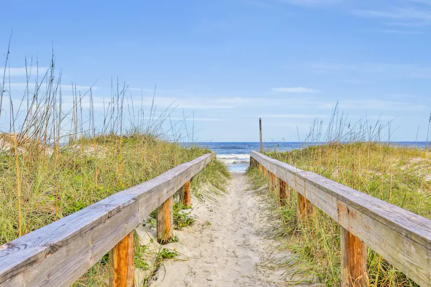 Oceanfront condo with pool, amazing view, balcony & beach access - Image 1