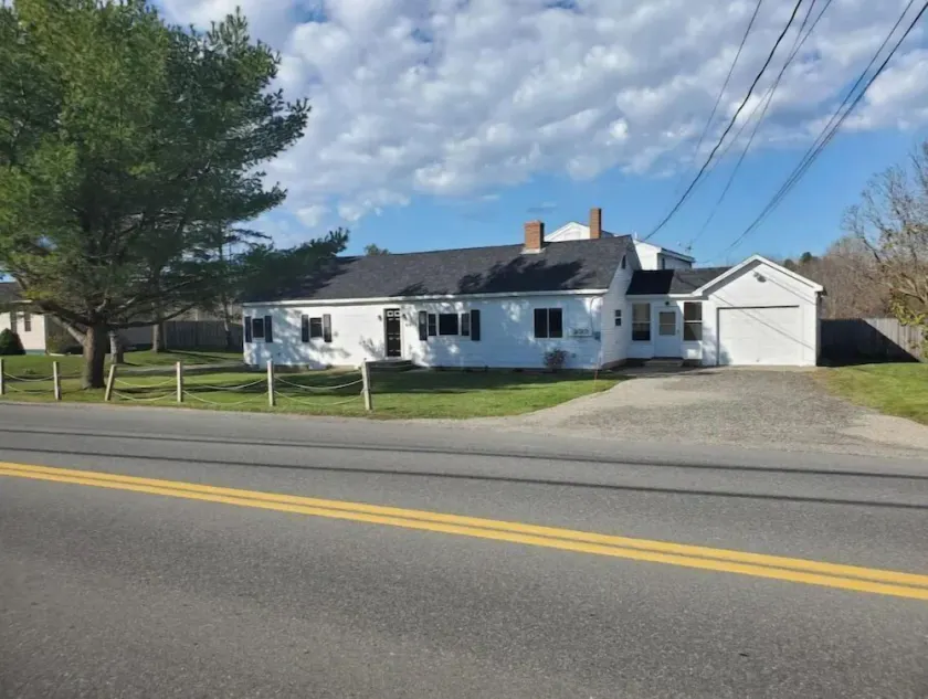 2 Bedroom Close to Town Home - Image 1